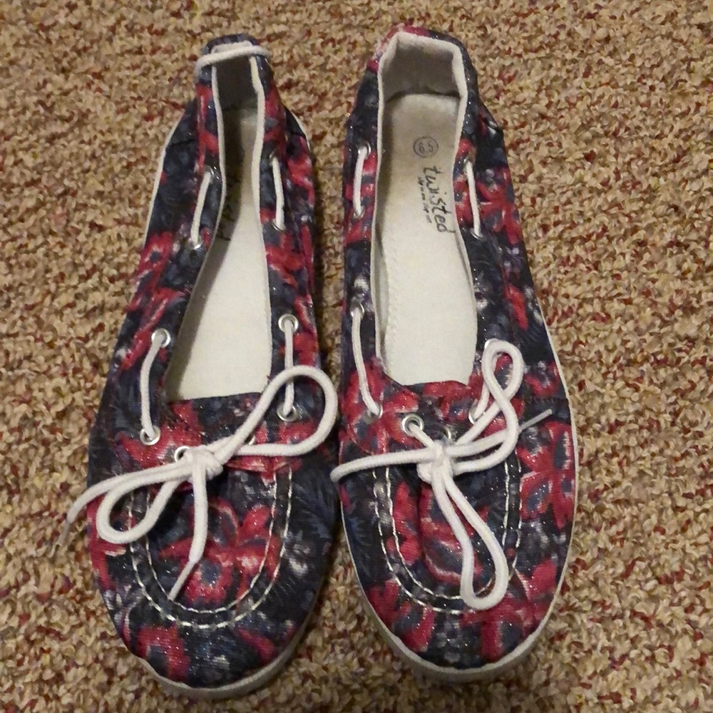 Women’s flowery shoes size 6.5